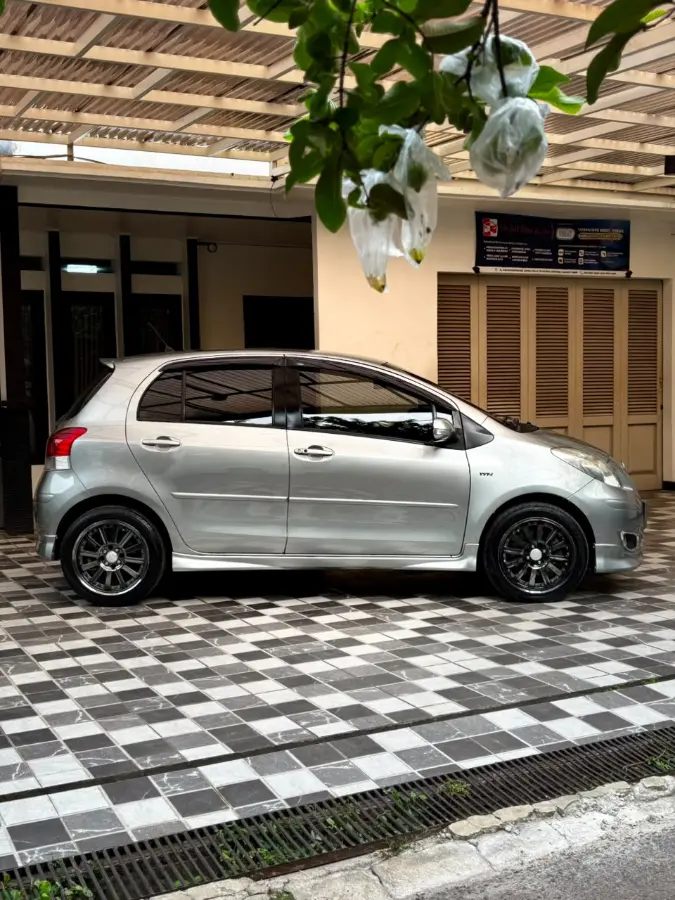 Toyota Yaris S Limited 2011