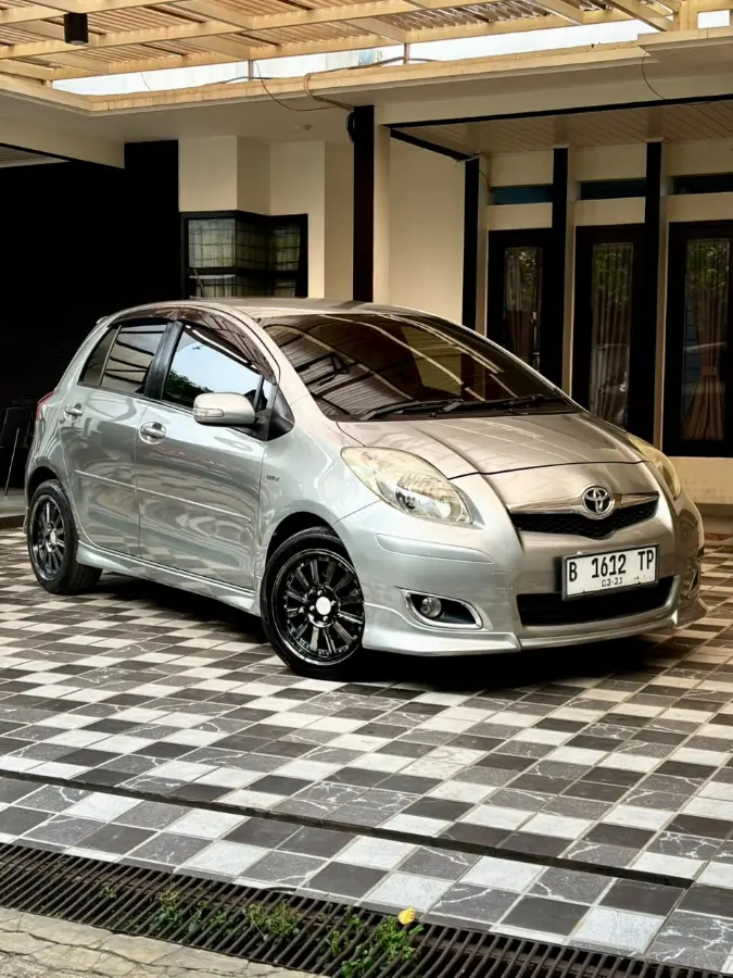 Toyota Yaris S Limited 2011
