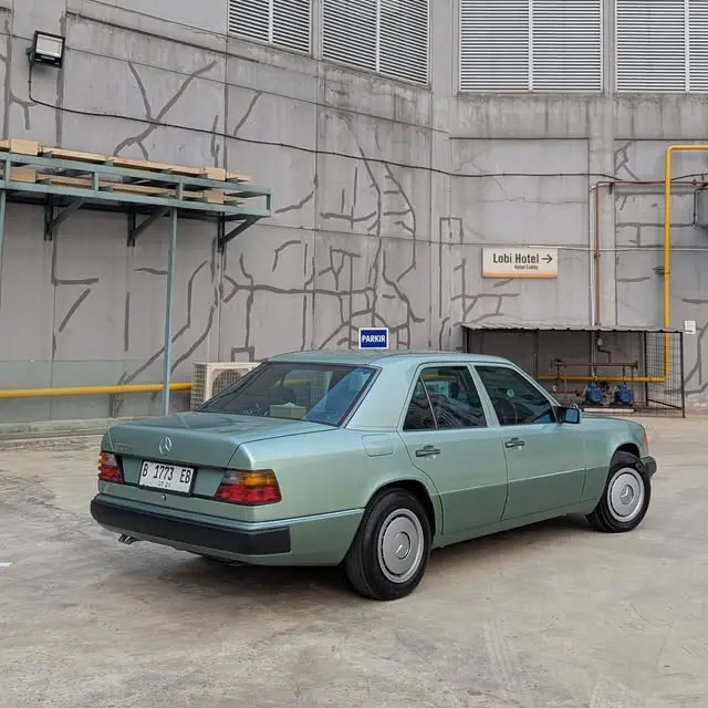 Mercedes-Benz W124 300E 1989