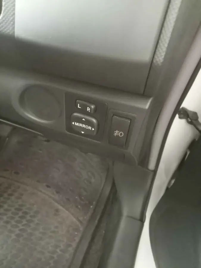 Toyota Yaris 1.5 E 2012