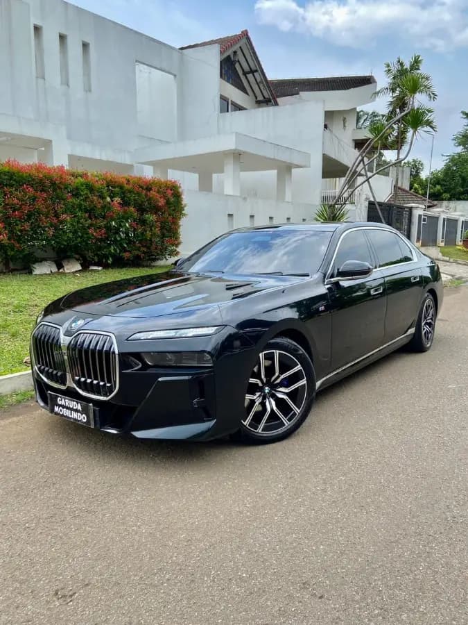 BMW G70 735i 2023