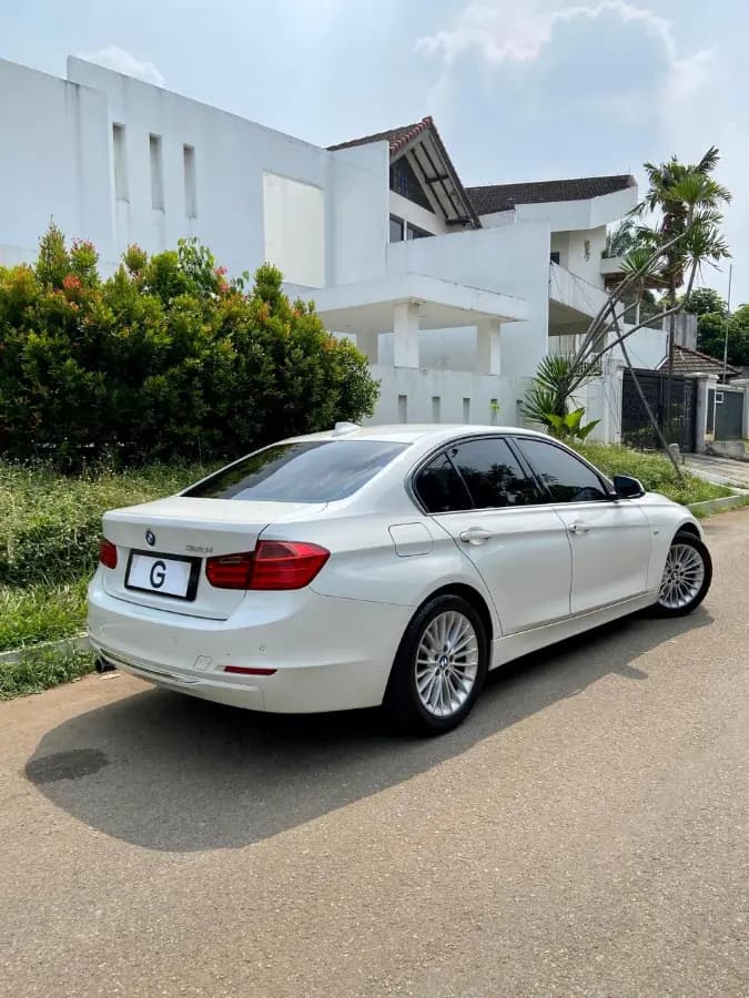 BMW F30 320i 2013