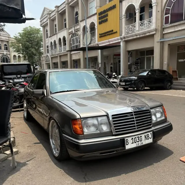 Mercedes-Benz W124 230E 1990