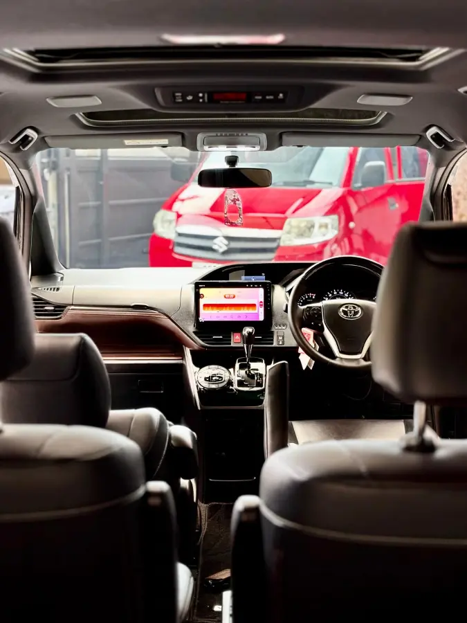 Toyota Voxy 2.0 2018