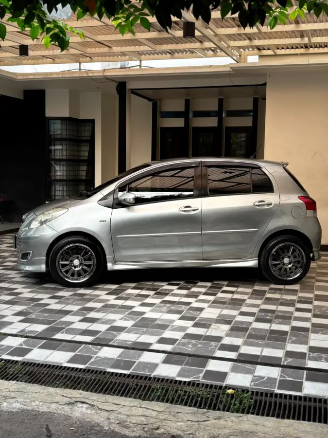 Toyota Yaris S Limited 2011