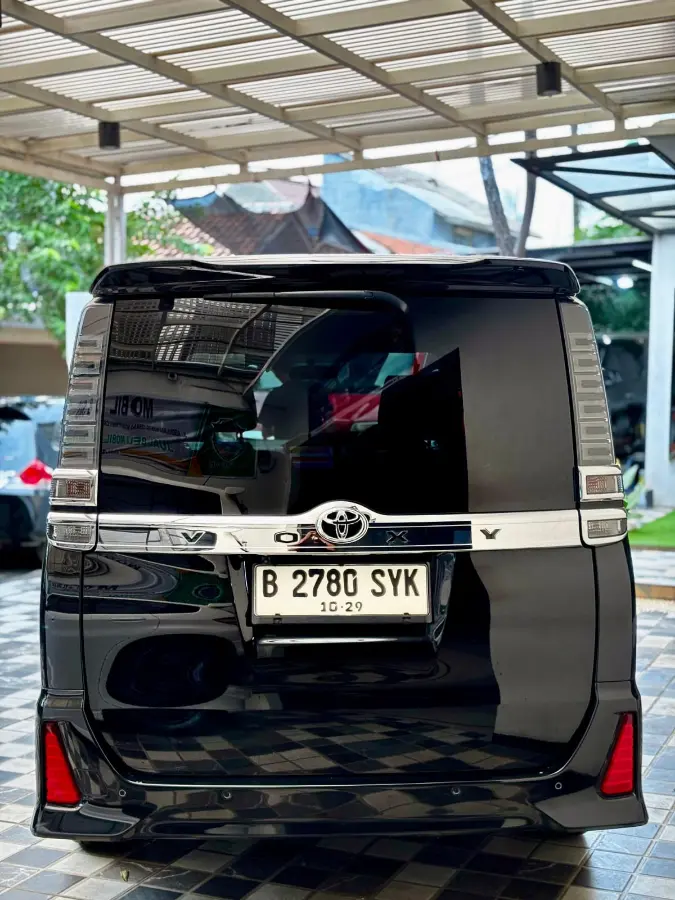 Toyota Voxy 2.0 2018