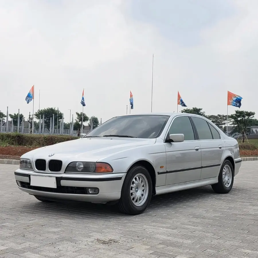 BMW E39 528i 1997