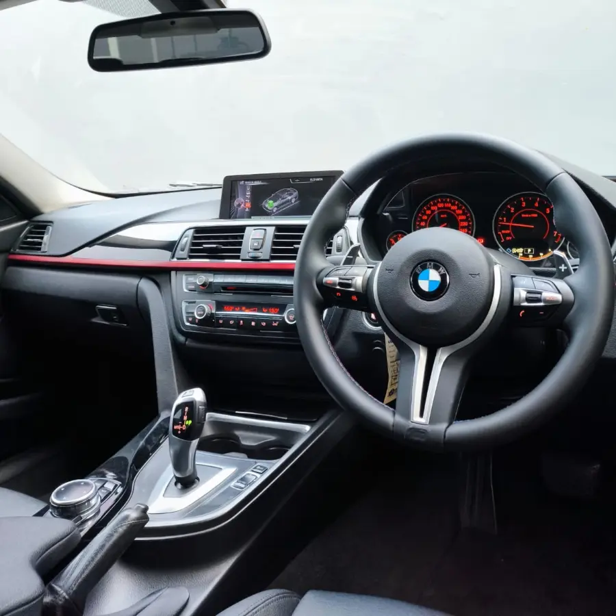 BMW F30 320i 2012
