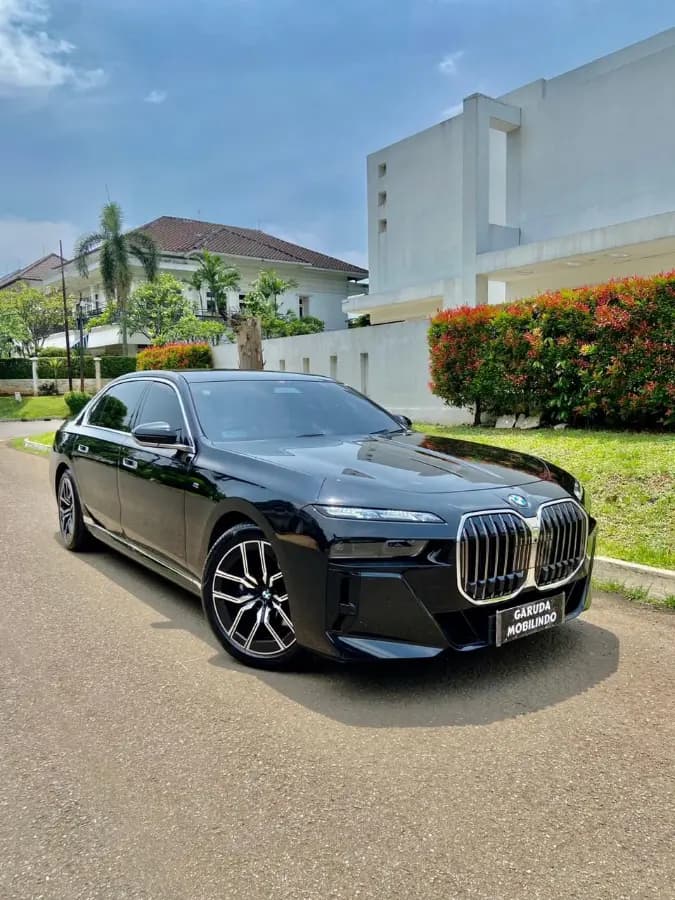 BMW G70 735i 2023