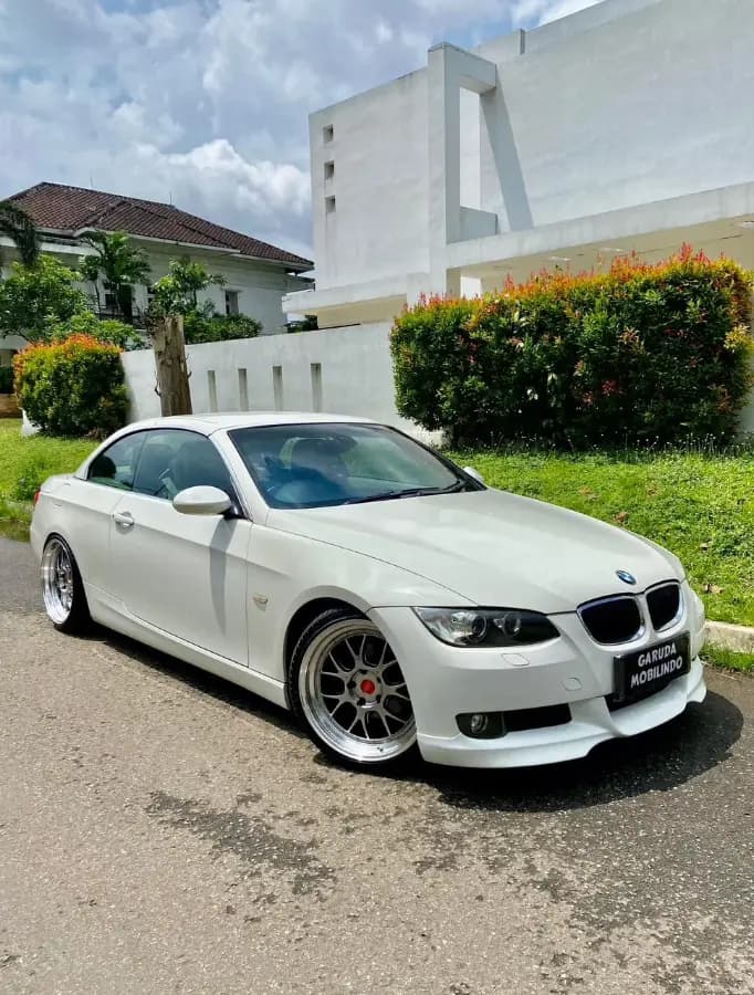 BMW E93 325i 2008