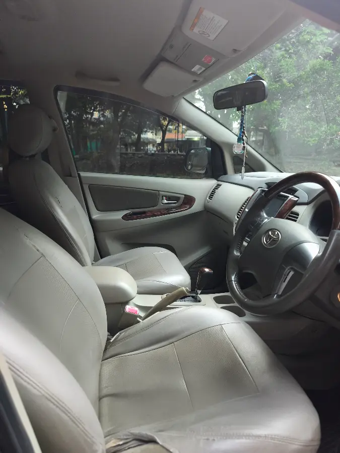 Toyota Kijang Innova 2.0 V 2014