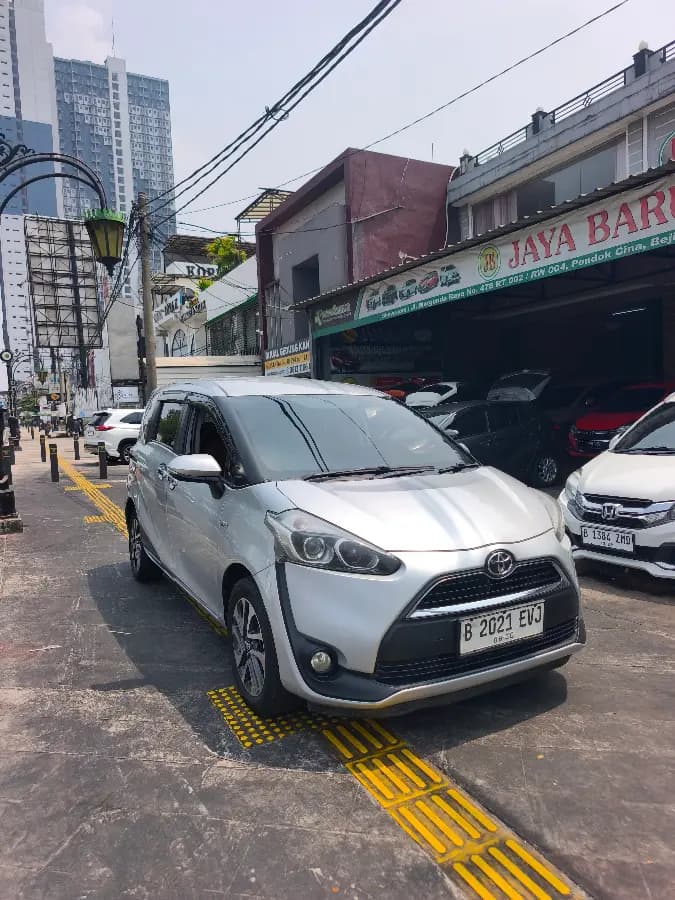 Toyota Sienta 1.5 V 2017
