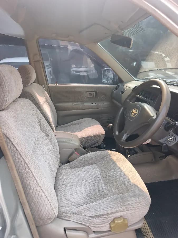 Toyota Kijang 2.0 Kapsul LGX 2003