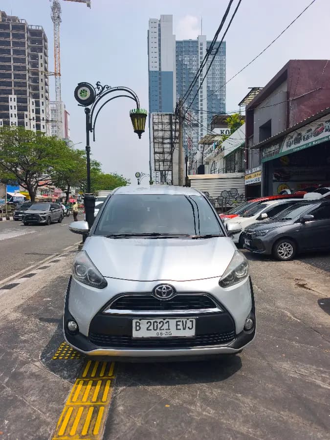 Toyota Sienta 1.5 V 2017