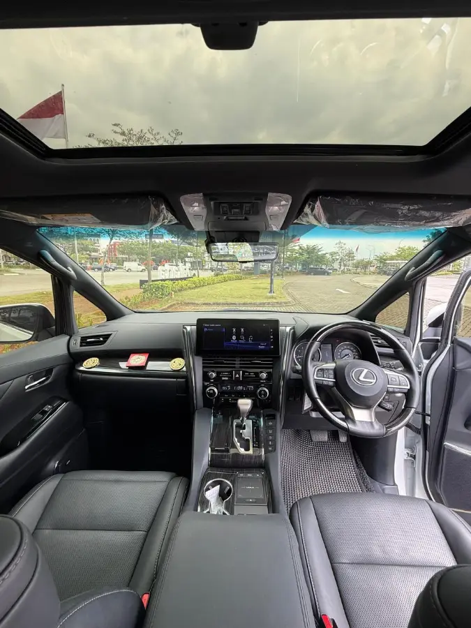 Lexus LM 350 7-Seater 2022